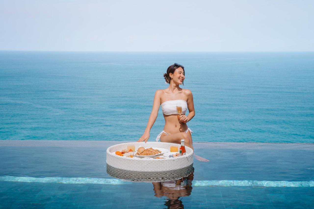 The Shore At Katathani - Adult Only - Sha Extra Plus Esterno foto A woman at a pool