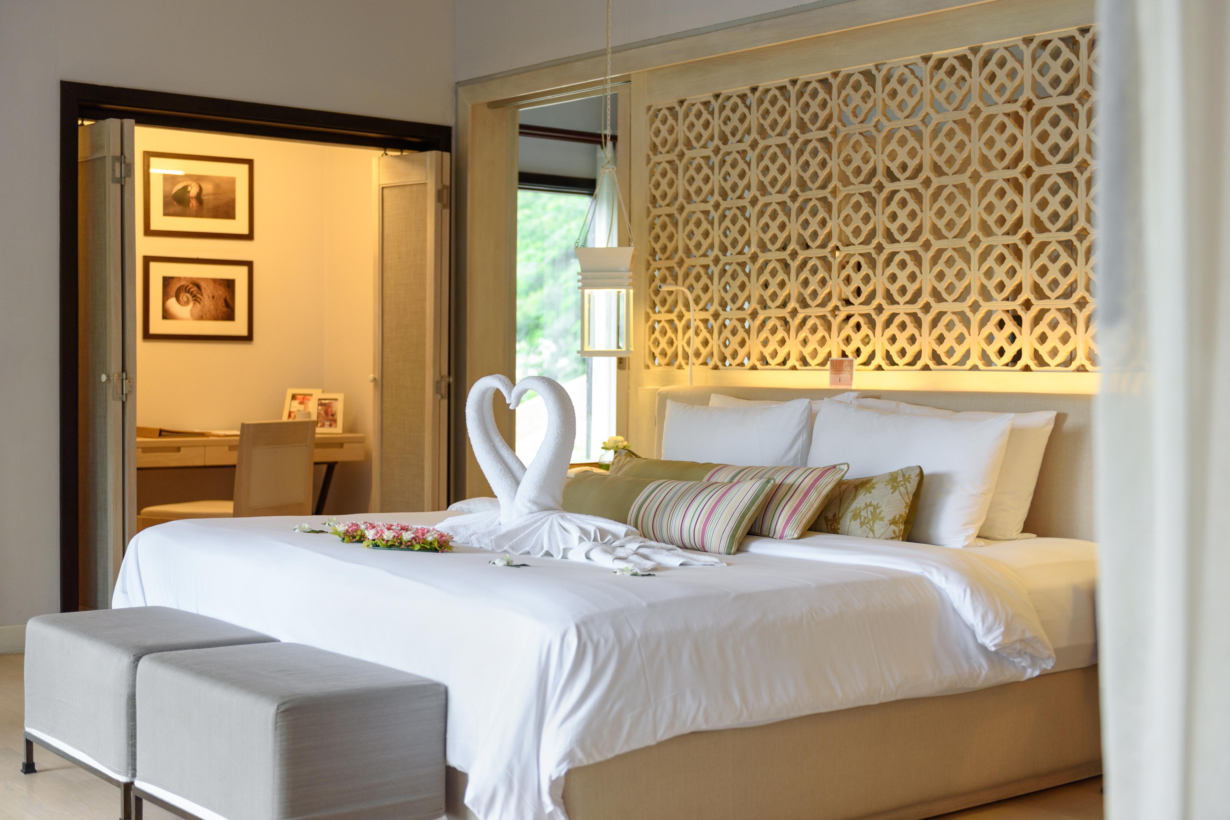 The Shore At Katathani - Adult Only - Sha Extra Plus Esterno foto A bedroom at the resort